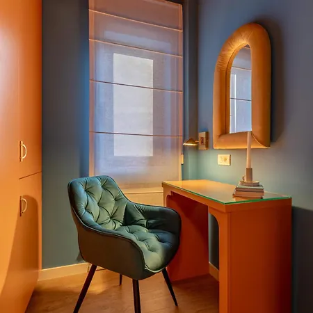 Wes Anderson In Apartman *