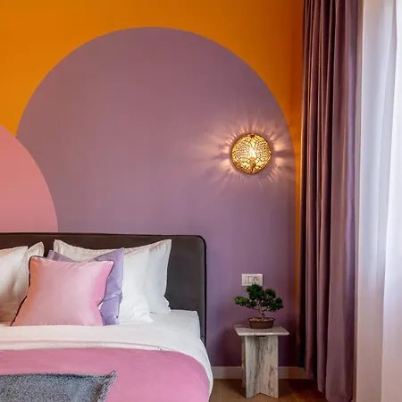 Wes Anderson In Apartman *